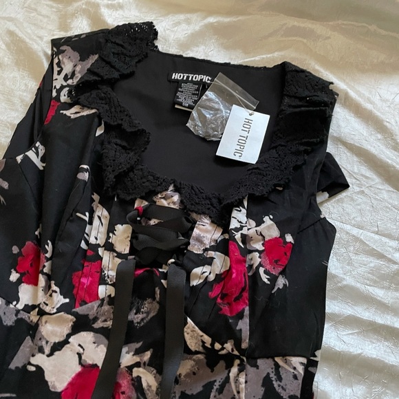 NWT Hot Topic red and black floral ruffle dress - Picture 4 of 14